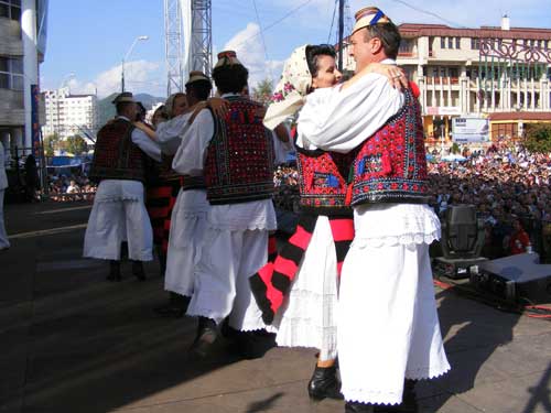 Foto> Ansamblul Transilvania - Sarbatoarea Castanelor Baia Mare (c) eMaramures.ro